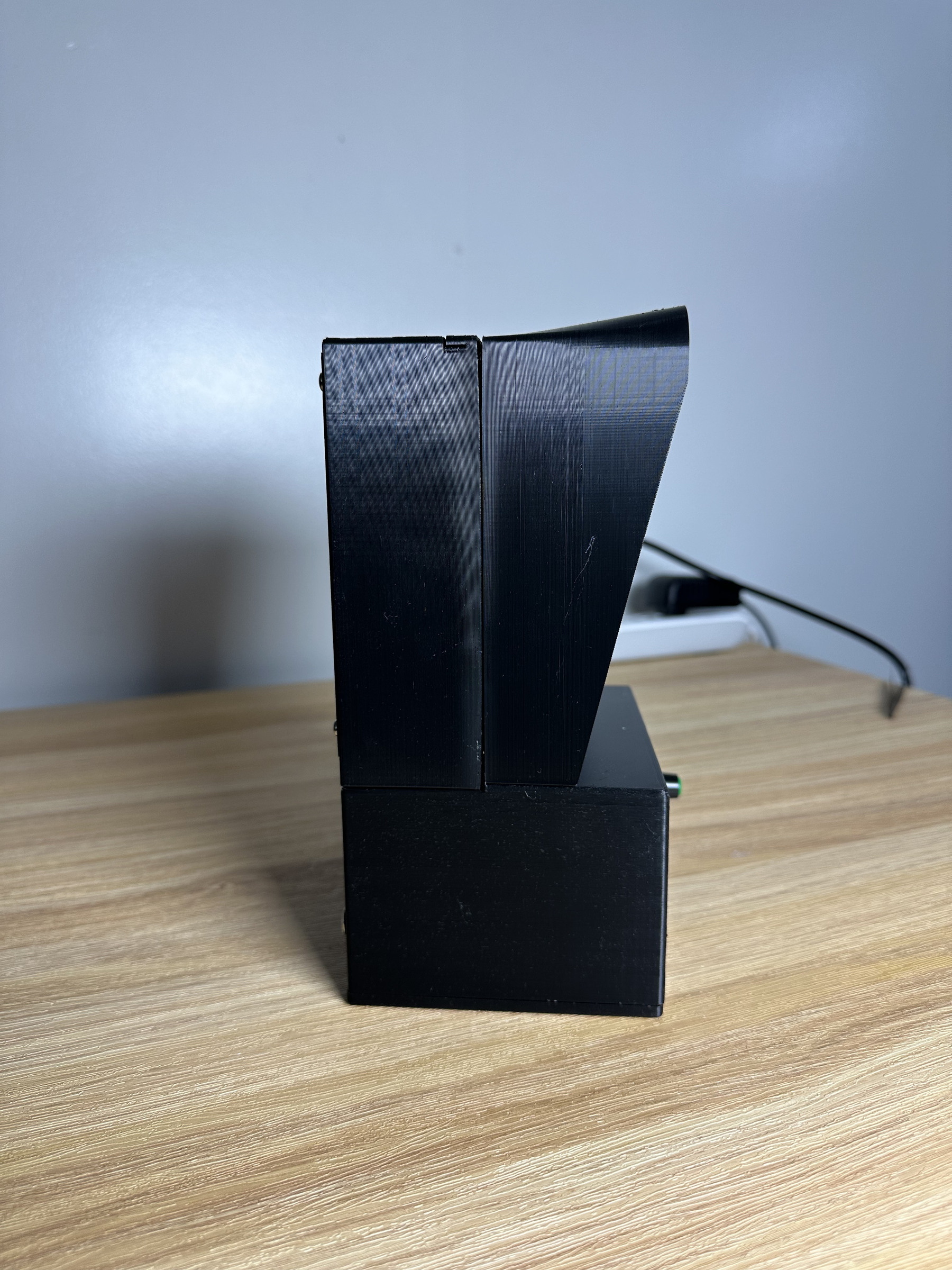 Side view of the fume extractor